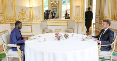 Sénégal : Quand le Président Bassirou Diomaye Faye dépose les clés de la souveraineté à l’Élysée.